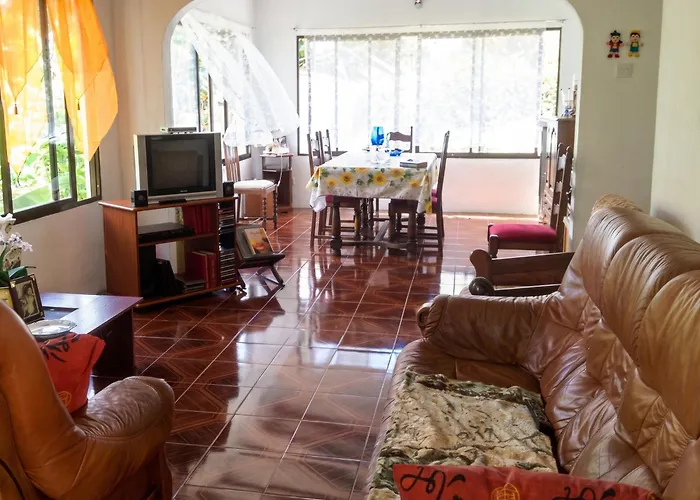 Charming House In With Mountain View בית נופש ויקטוריה