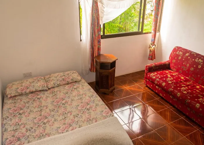 בית נופש Charming House In With Mountain View ויקטוריה